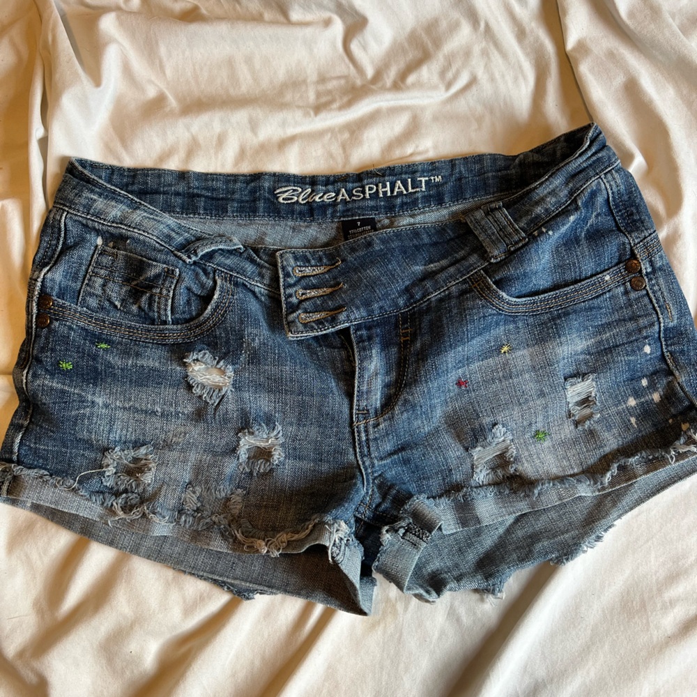 Blue Asphalt Denim Shorts - Embroidered - size 7